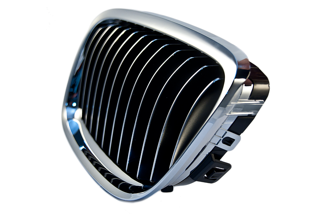 Genuine Front Left Kidney Grille Chrome 51 13 7 201 969 view 2
