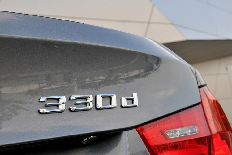 Genuine '330D' Trunk Boot Lid Emblem Lettering Badge Label 51 14 7 270 816 view 2