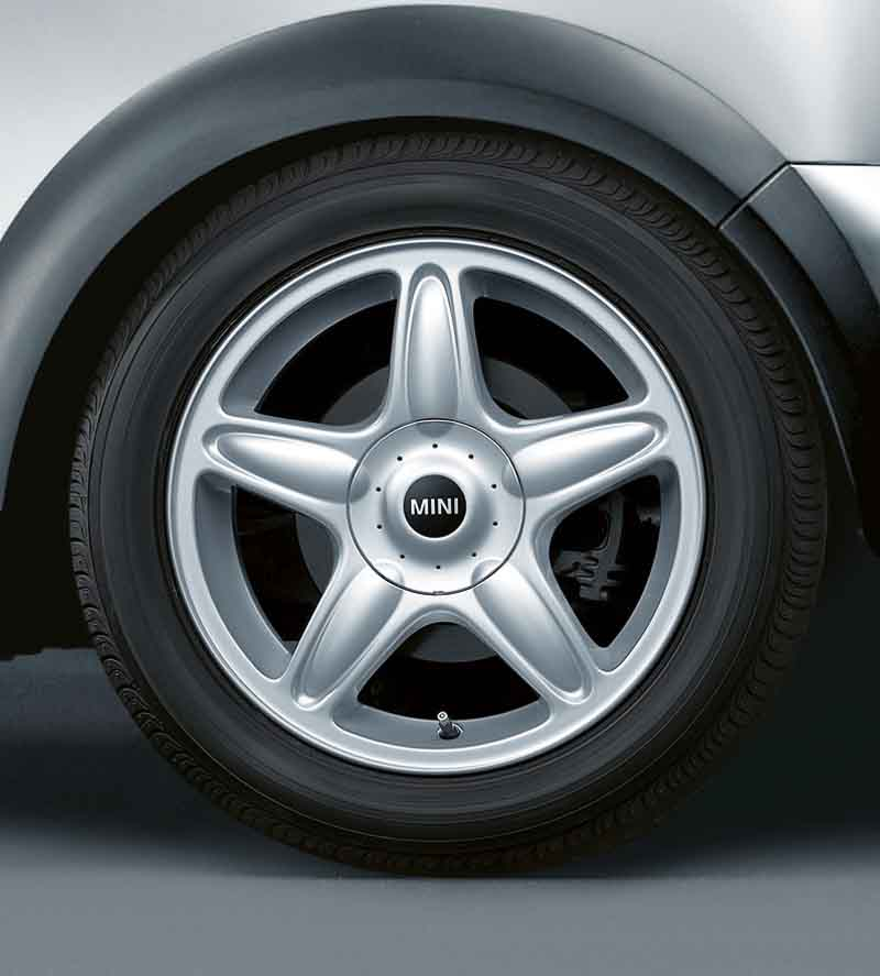 Genuine 16" Silver Hub Cap For 16 Inch 5-Star Blaster R103 Alloy Wheels 36 13 6 771 001 view 2