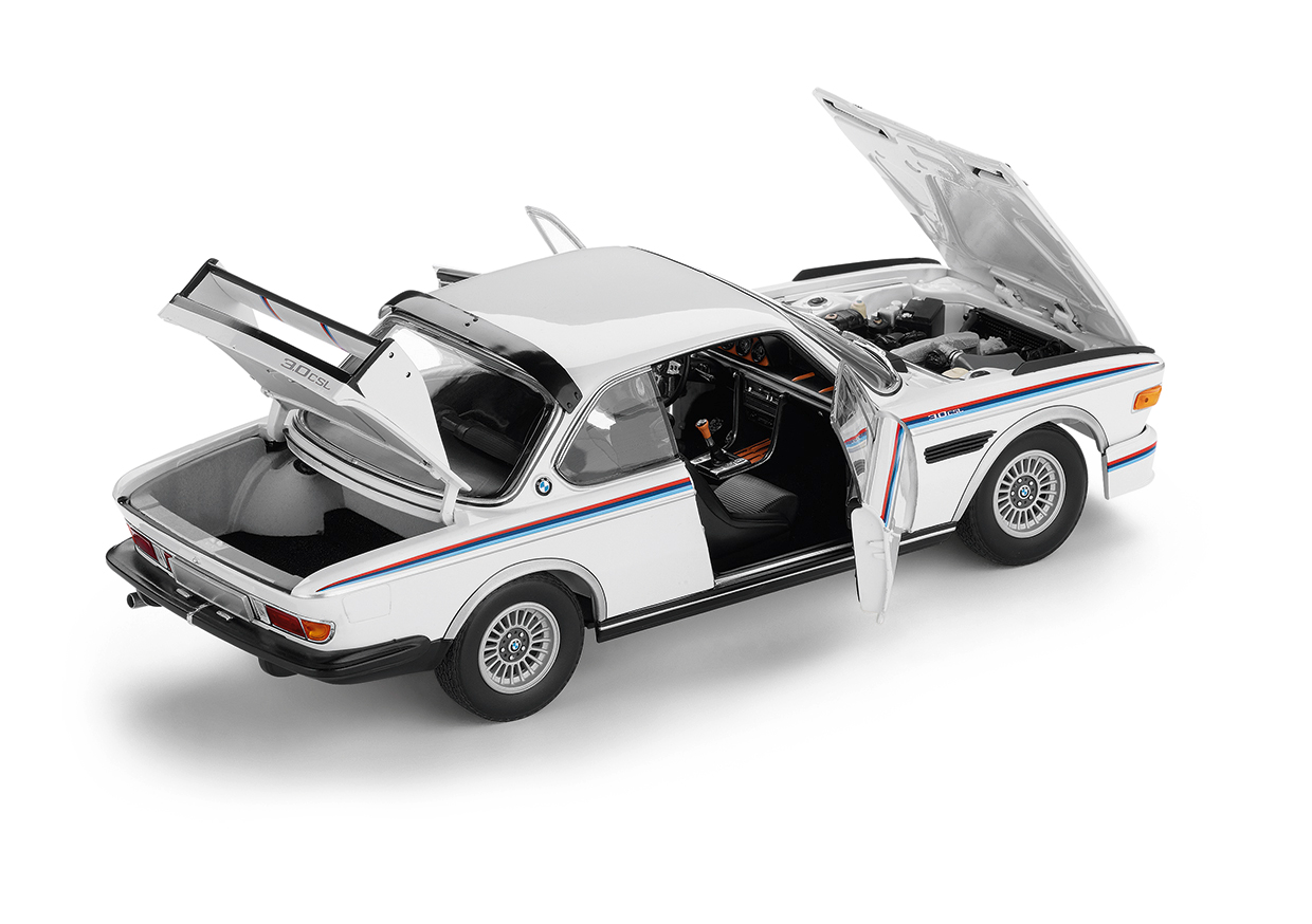 Genuine Car Model Miniature 3.0 CSL White Diecast 1:18 view 2