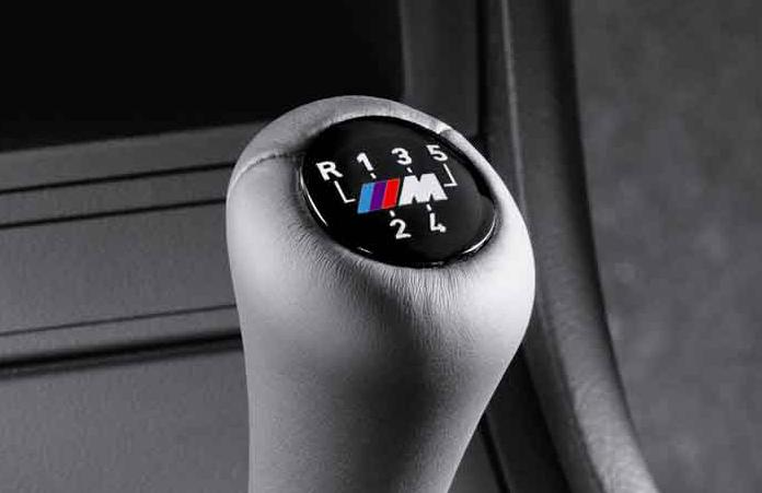 Genuine M 5-Speed Gear Knob Badge Emblem Black 25 11 1 221 613 view 3