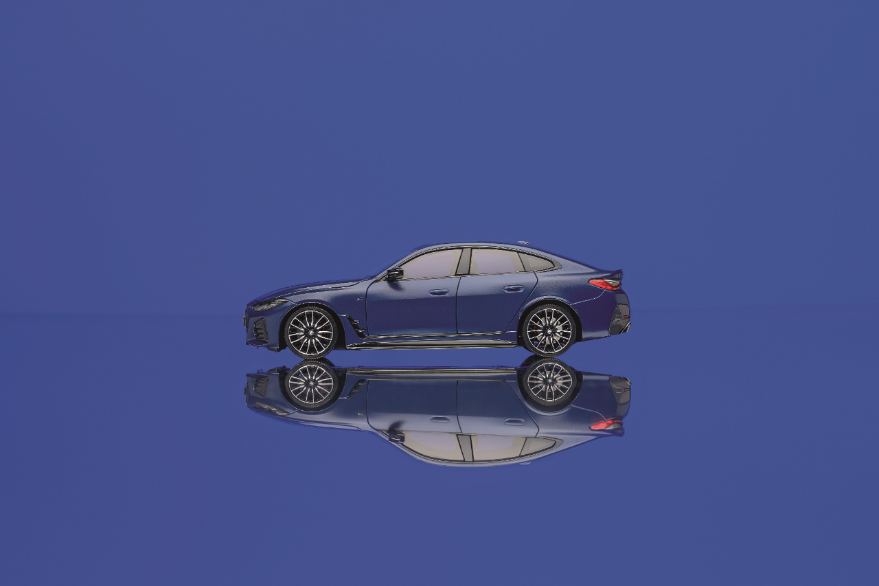 Genuine Car Model Miniature i4 M50 Portimo Blue 1:18 view 2