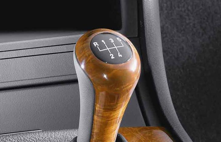 Genuine 5-Speed Gear Knob Badge Emblem Black 25 11 1 221 611 view 3