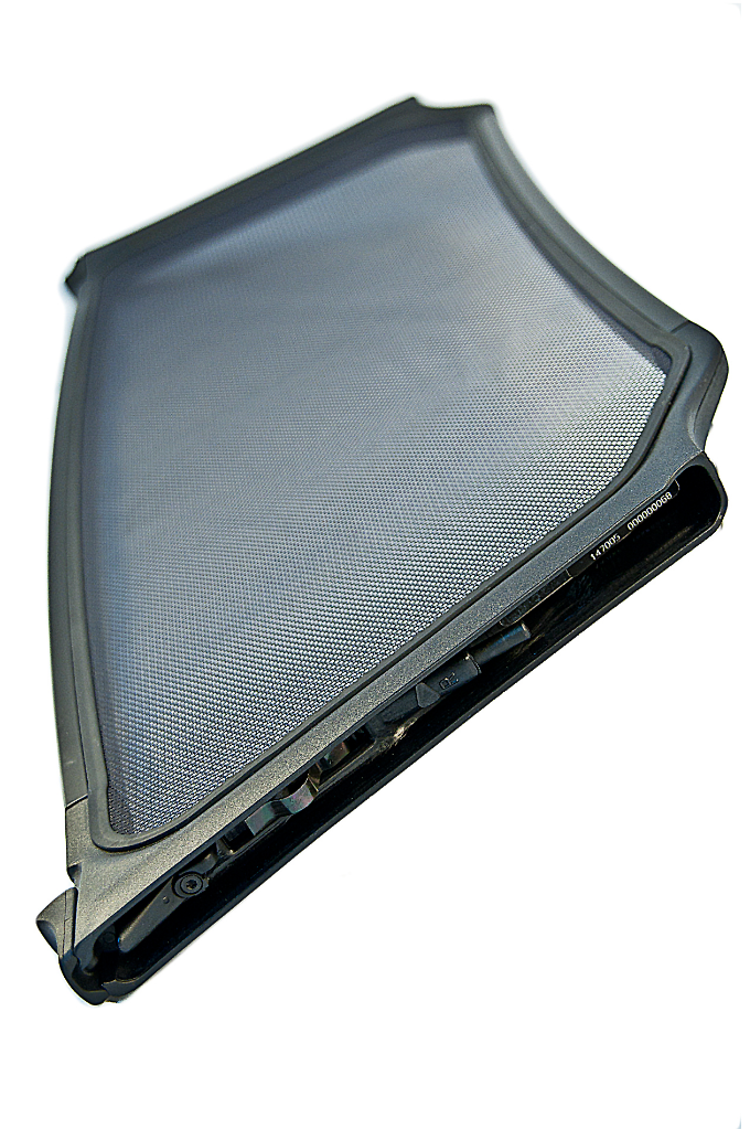 Genuine Center Wind Deflector 54 34 7 117 746 view 3