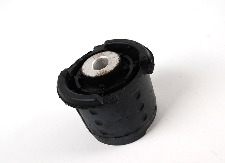Genuine Rear Axle Carrier Rubber Mount Bushing Front Right 33 31 6 770 784