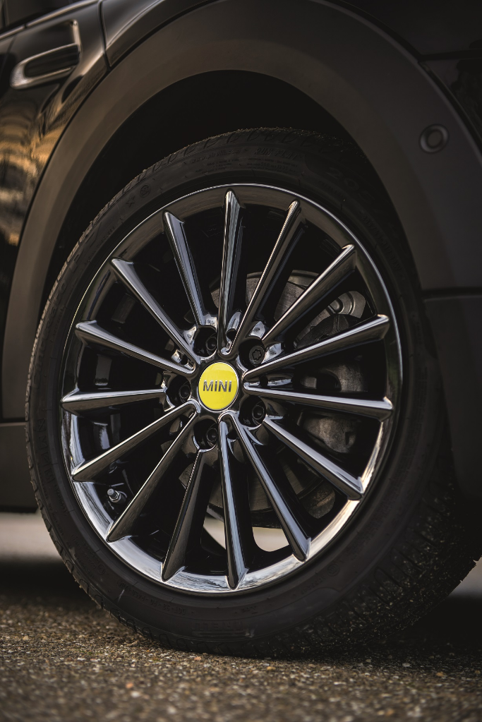 Genuine Centre Wheel Hub Cap Covers Set 4 Bright Yellow 36 13 2 354 151