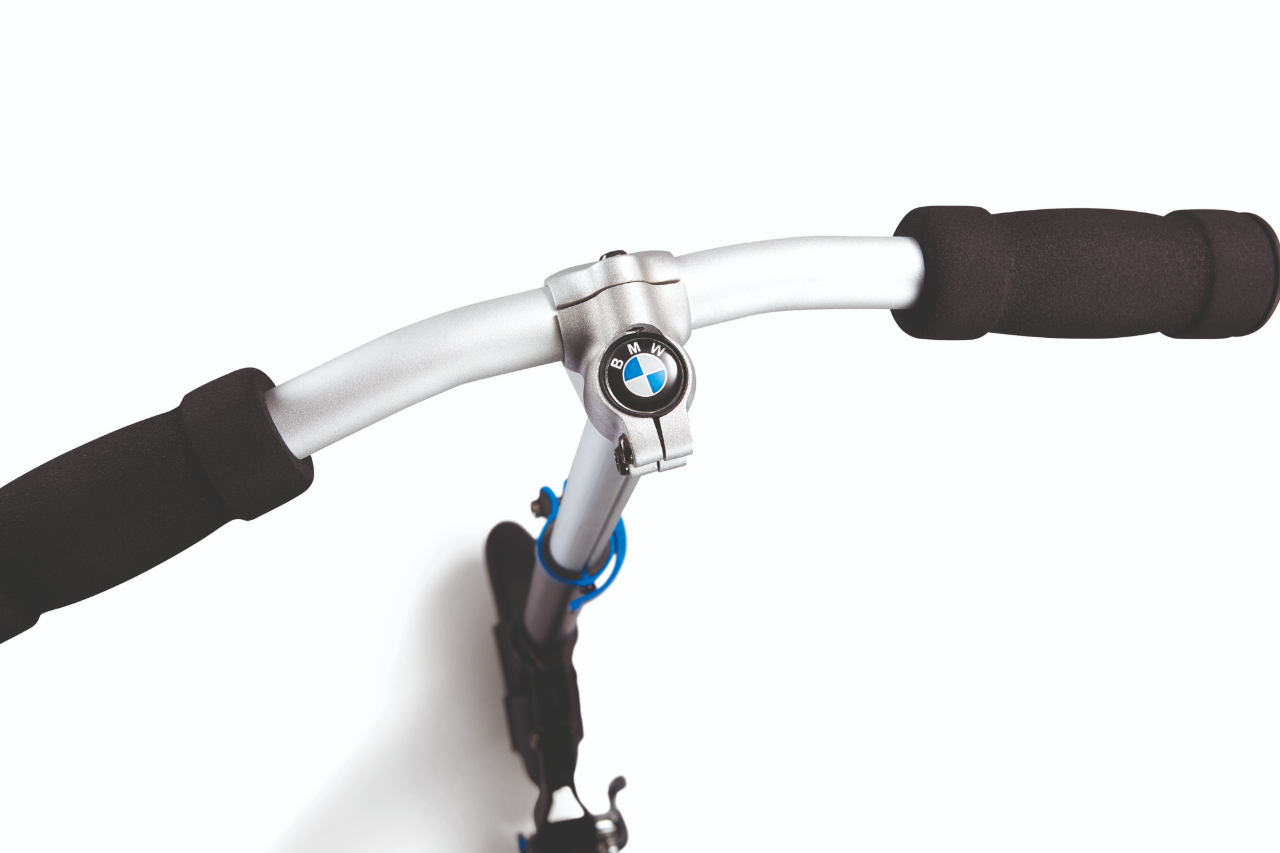 Genuine City Commuter Scooter Wheeled Folding Kick Push Black 80 93 5 A51 988 view 4