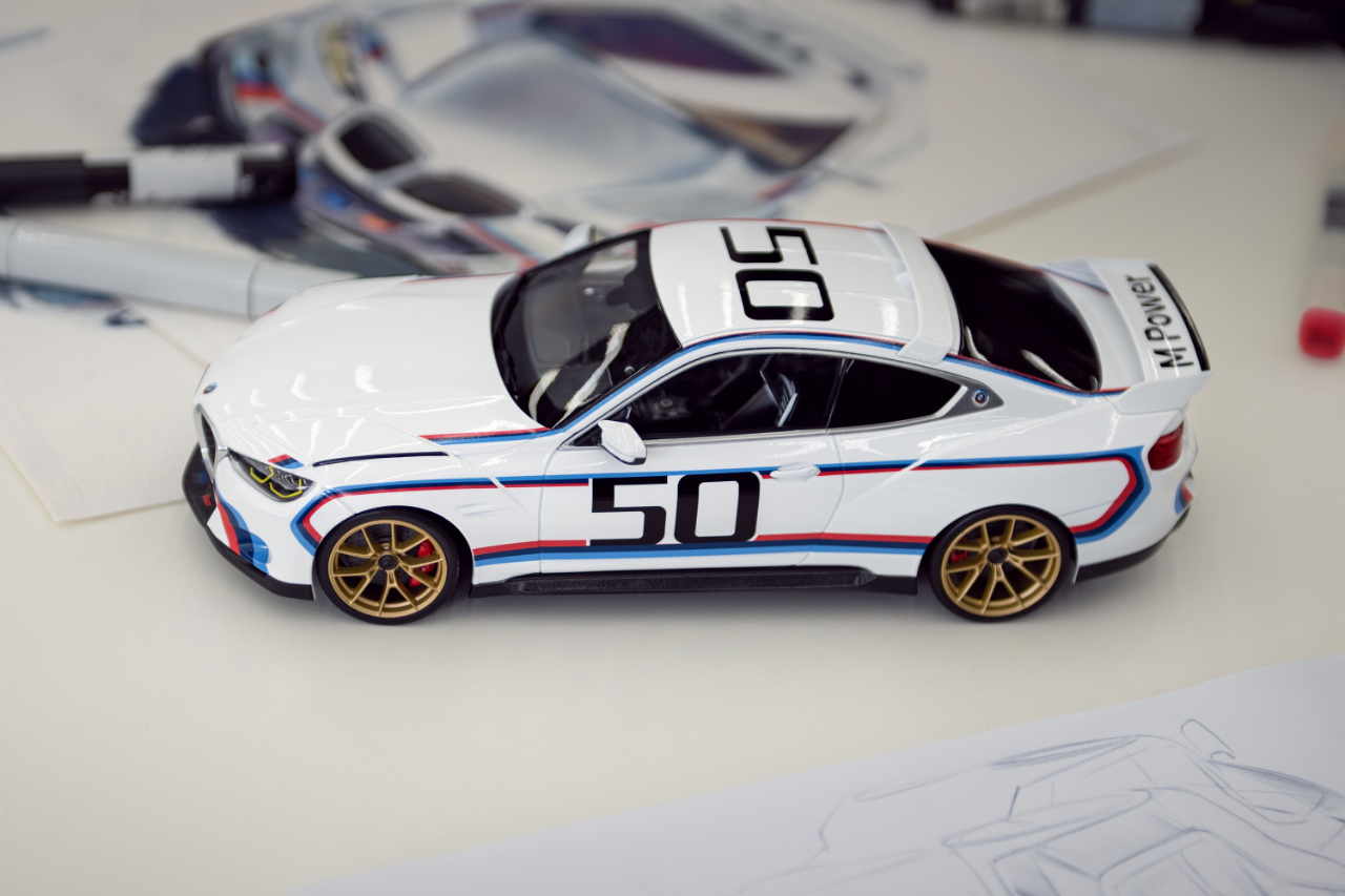 Genuine Car Model Miniature CSL BJ 2022 White      1:18 view 8
