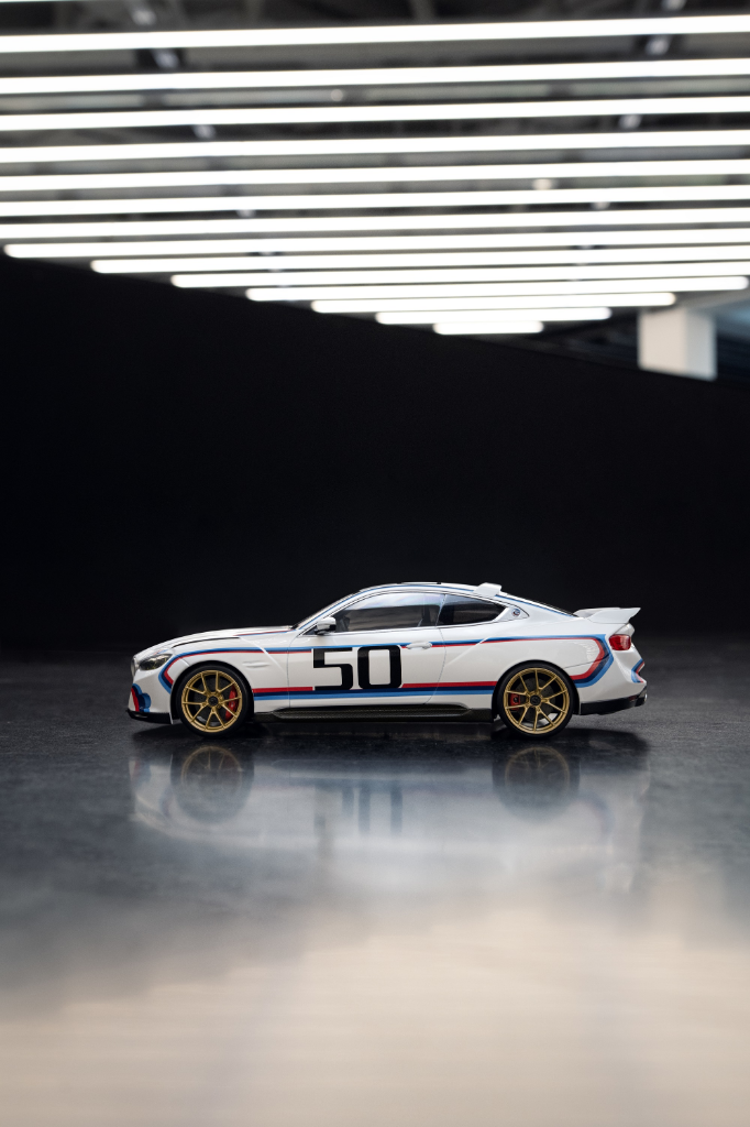 Genuine Car Model Miniature CSL BJ 2022 White      1:18 view 6