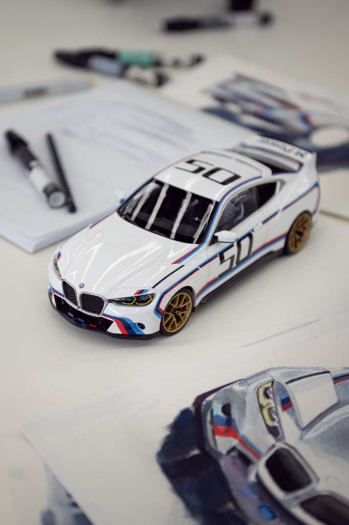 Genuine Car Model Miniature CSL BJ 2022 White      1:18 view 9
