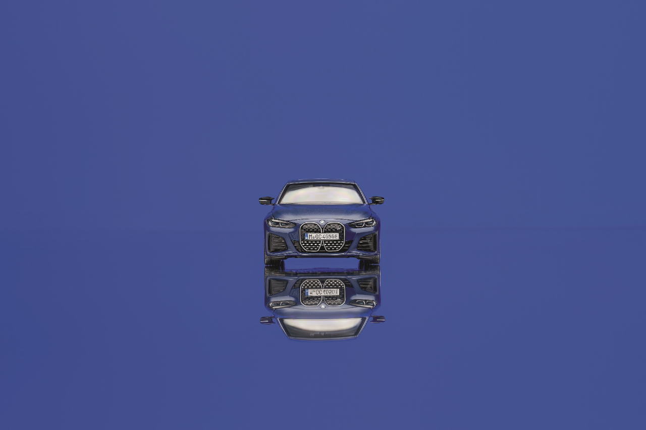 Genuine Car Model Miniature i4 M50 Portimo Blue 1:18 view 4